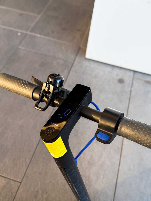 Trotineta electrica Xiaomi Electric Scooter 3, Putere Motor 300 W, Viteza Maxima 25 Km/h, Negru