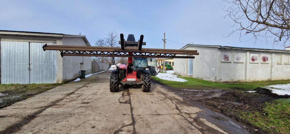 Vând stâlpi pentru hală