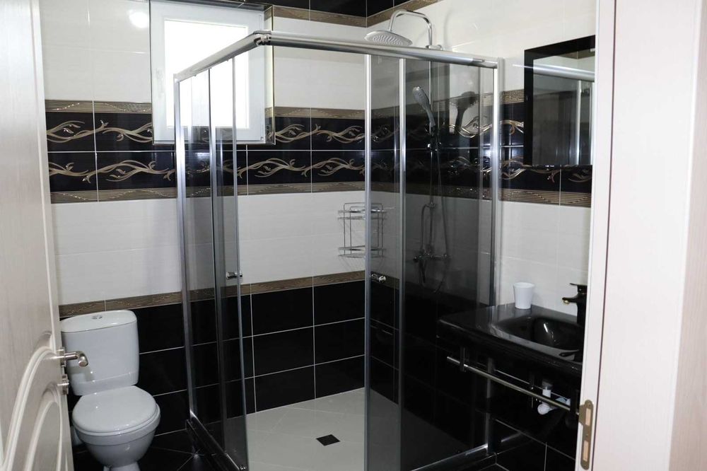 Дава се под наем Многостаен апартамент в Варна, Възраждане 3 - 300 кв.м за 1500 € - Снимка #1