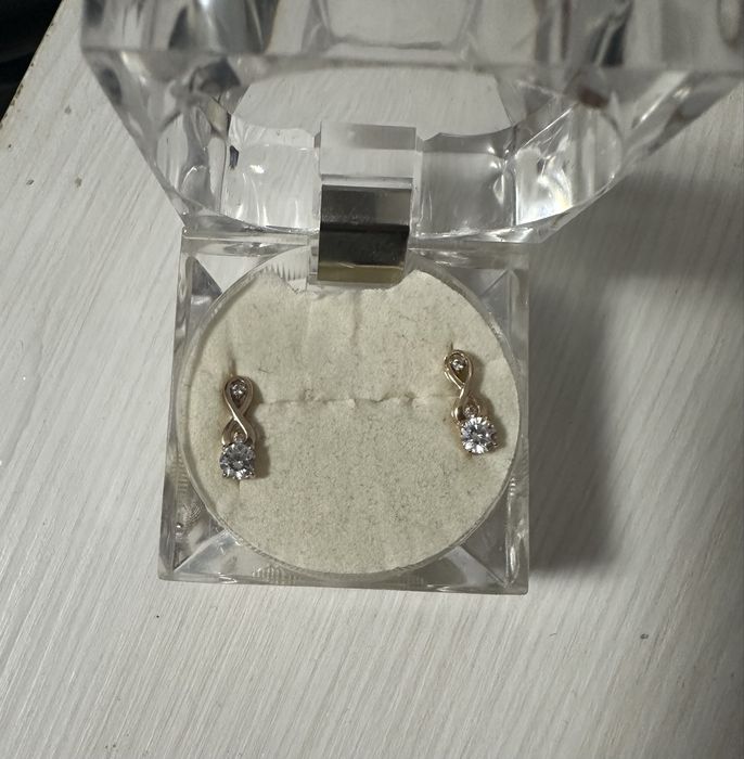 Продам новые детские серьги толком не носили