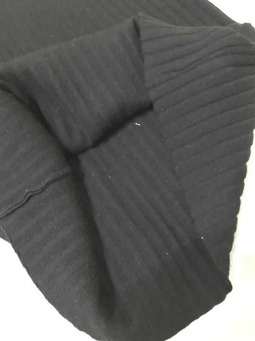 платье чёрное..