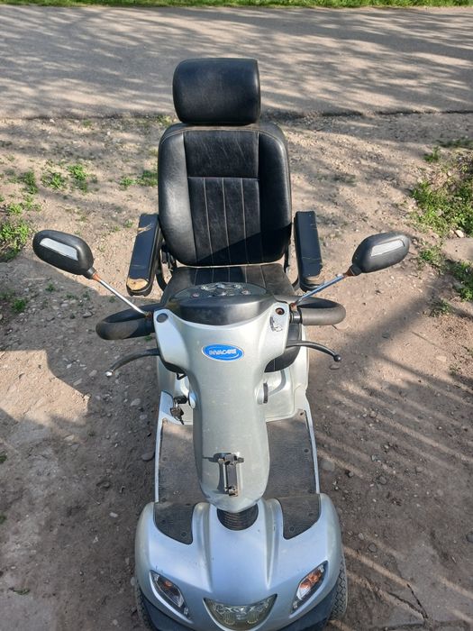 Vând scuter electric pentru bătrâni si oameni cu handicap.este impecabil  l am cumpărat la mana a 2a, eu îl dețin de 3luni 35mil neg.