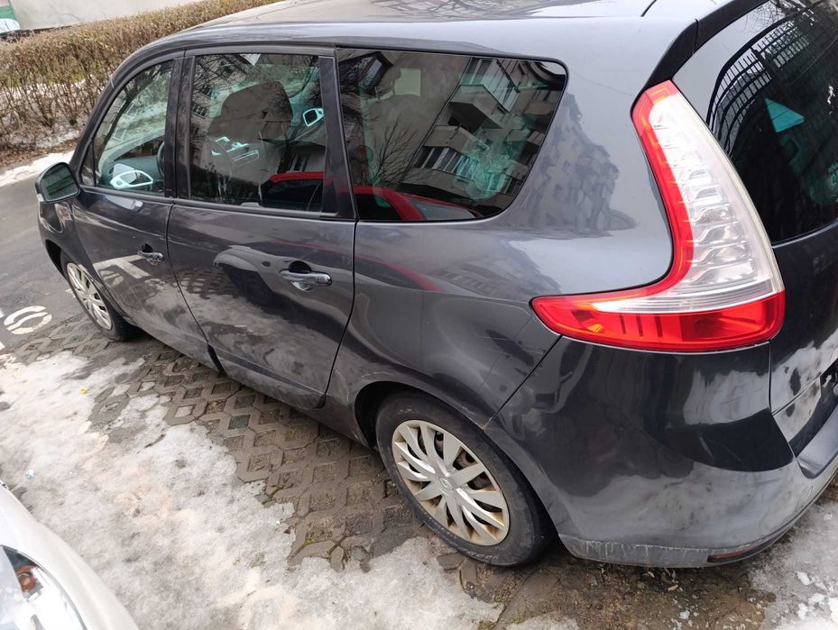Vând Renault Scenic 1,9 D din 2009, Înmatriculat