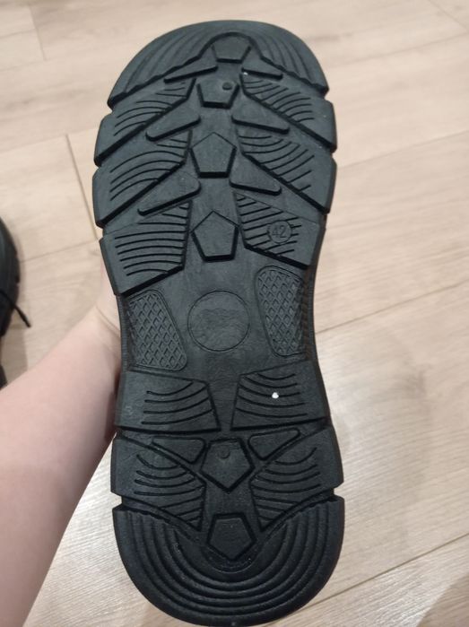 Не разу не одевали.  Не подошол размер.  Размер 42.