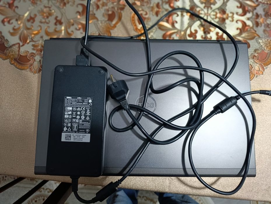 Vând laptop Dell M6800