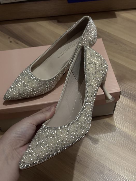 Продам туфли со стразами