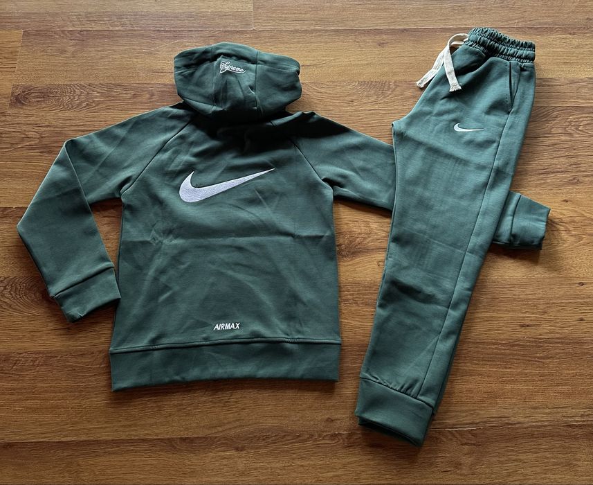 Детски,памучен,зелен екип Nike с бродирано лого на гърба