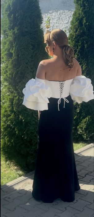 Rochie neagră de nașă  .