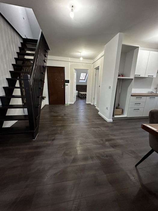 Vand apartament cu 3 camere