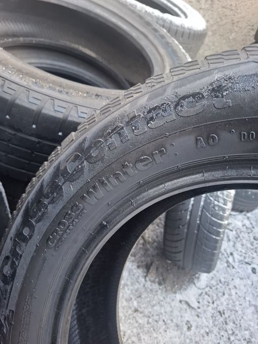 Vand 2 anvelope 215 65 16 continental de iarna bune