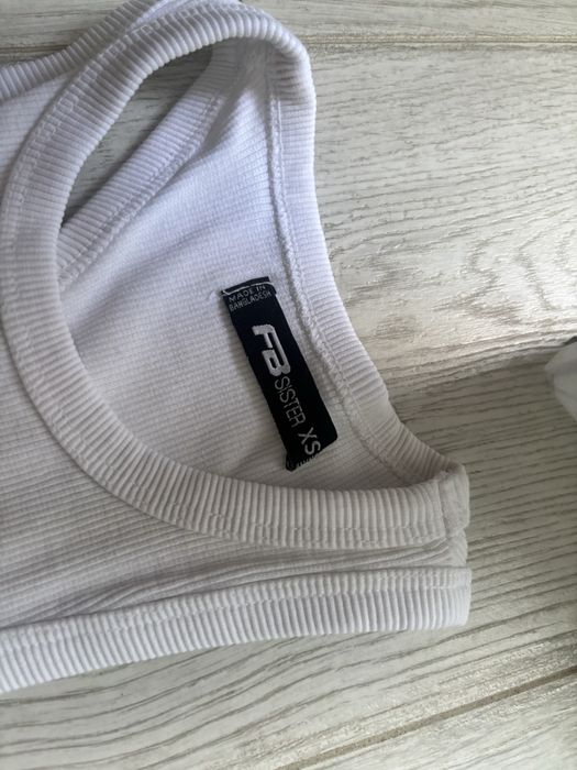 Рокля в бяло и сиво