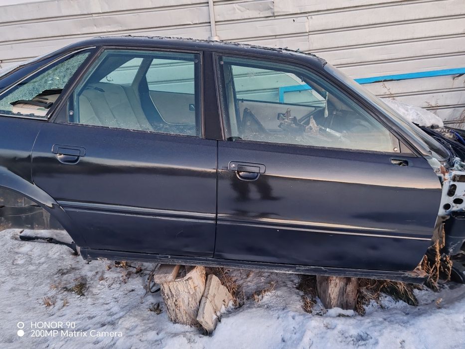 Продам ауди б4 на запчасти.