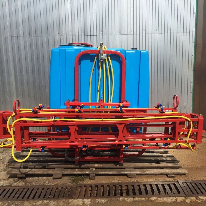 Опрыскиватель 600, 800,1000, 3000 литров с захватом от 15/21 метров D