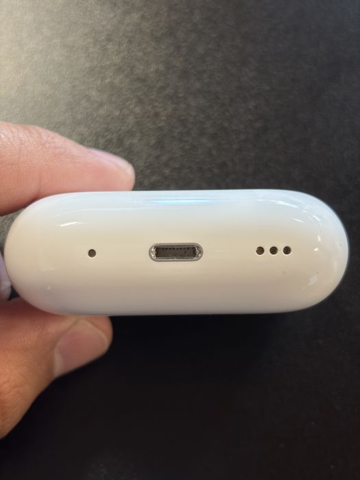 Airpods Pro 2 Lightning с проблем в дясна слушалка