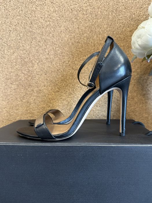 Продам босоножки на шпильке в идеальном состоянии обе пары