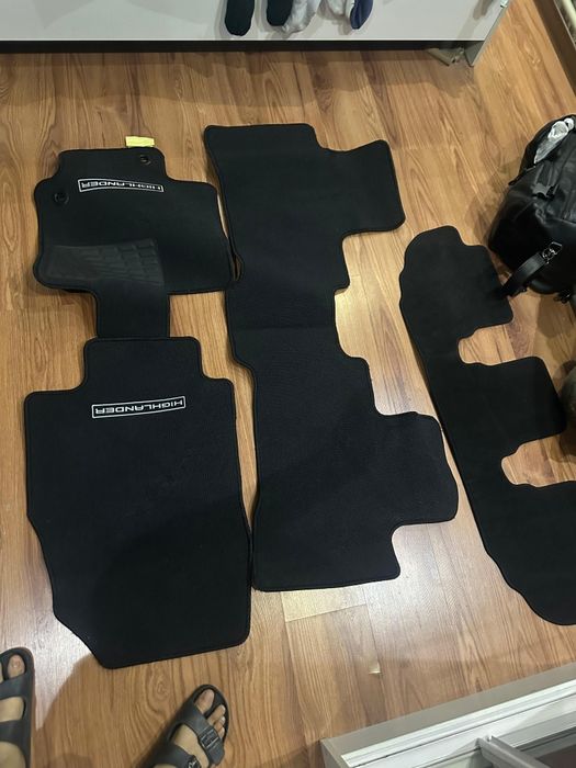 Полики на тойота хайландер 2023 года