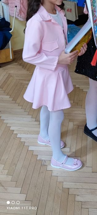 Детско костюмче в розово