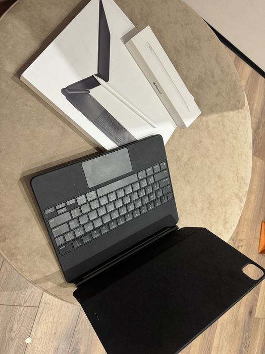 iPad Pro 12.9” M2 256 GB + Magic Keyboard + Apple Pencil 2
