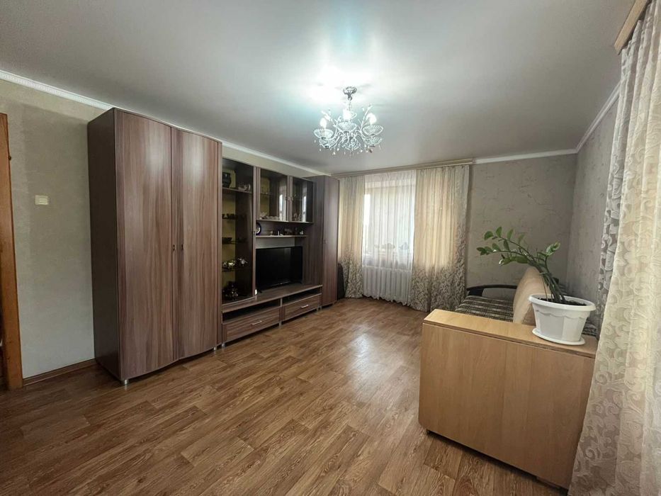 Продается 2- комнатная квартира в районе центрального рынка.