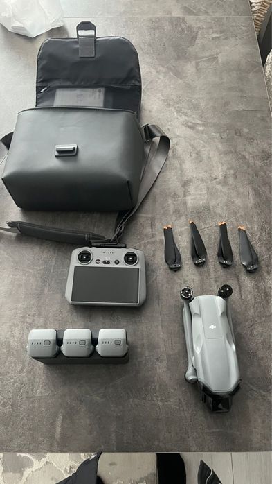 продам дрон DJI Air 3s Fly more combo