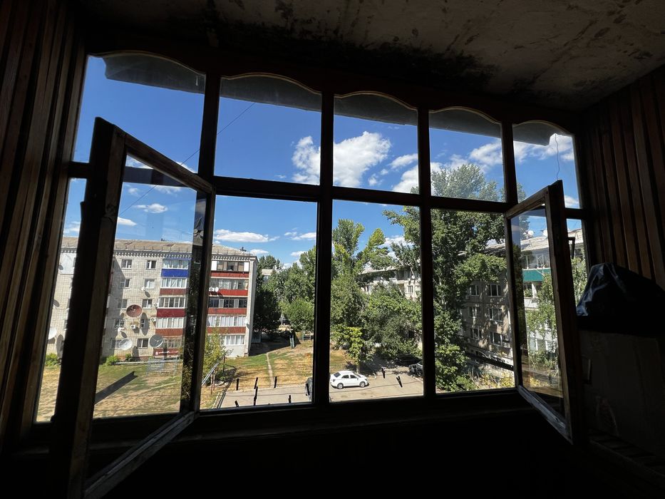 Окна деревянные и балкон деревянный