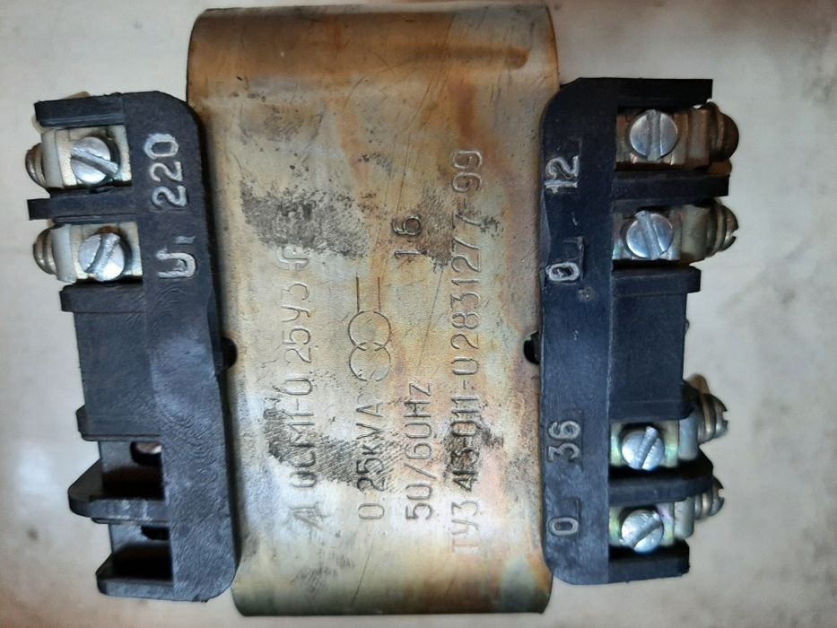 Продам  2 трансформатора  и Эл двигатель