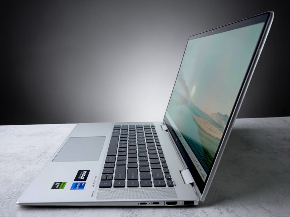 Лаптоп HP Envy x360 15.6" OLED i7-1355U 16GB DDR5 RAM 1TB SSD RTX 3050 Гаранция!