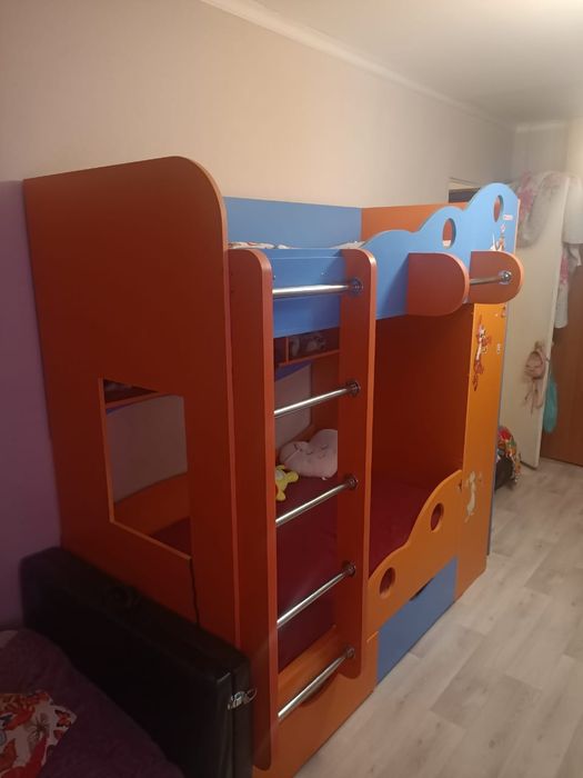 Двухярусная кровать