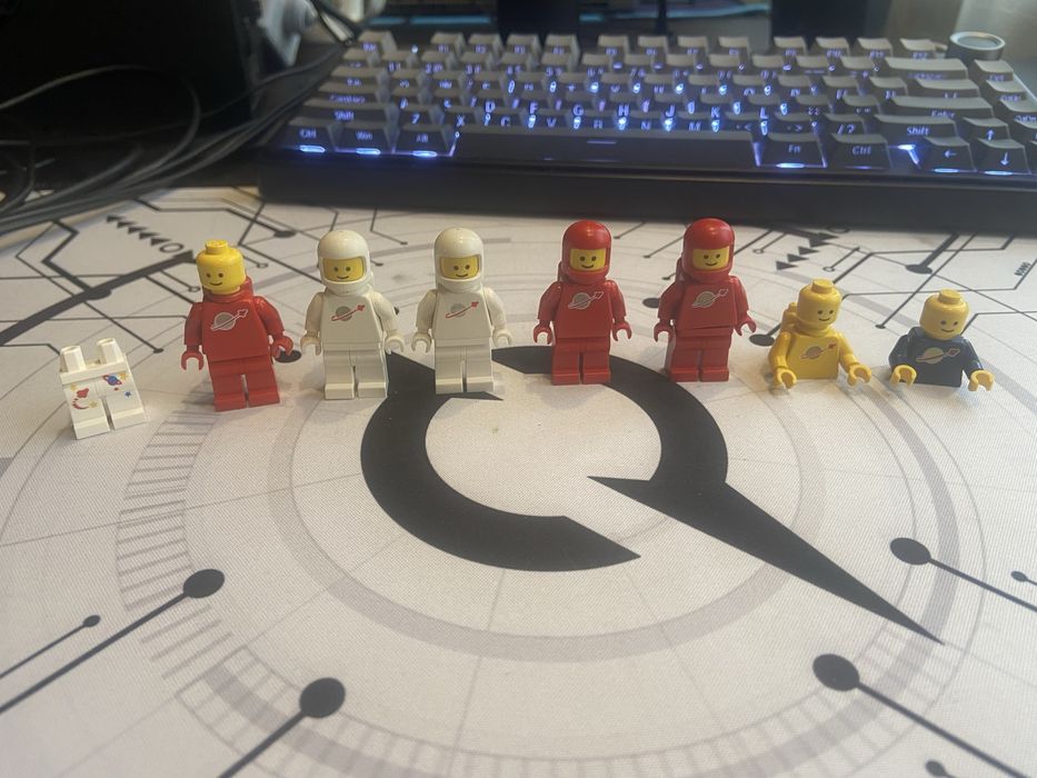 Vând lot minifigurine LEGO Spaceman