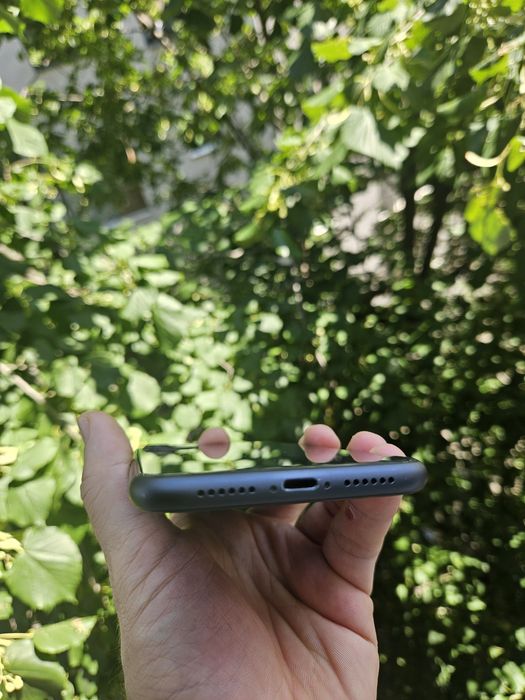 Iphone 11  negru 64 gb