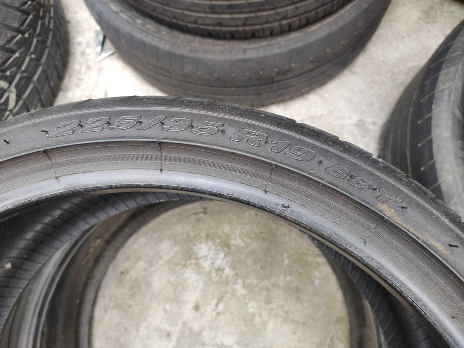 4бр Летни гуми 235 35 19 - Pirelli