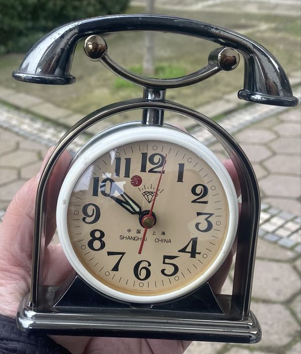 Стар механичен китайски будилник