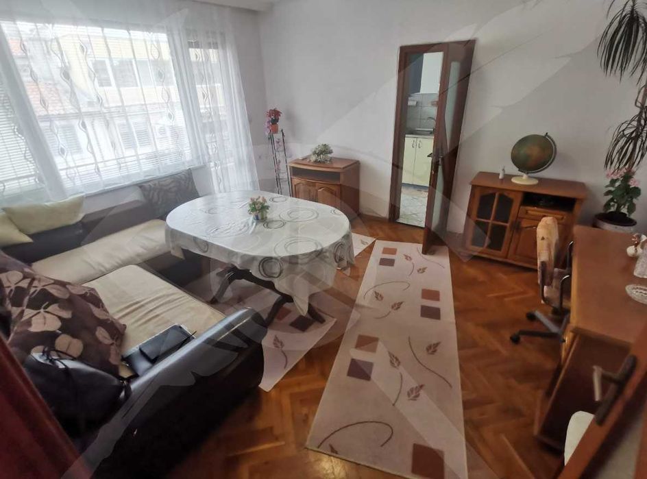 Продава се Тристаен апартамент в Бургас, Център - 90 кв.м за 1989 €/кв.м - Снимка #1