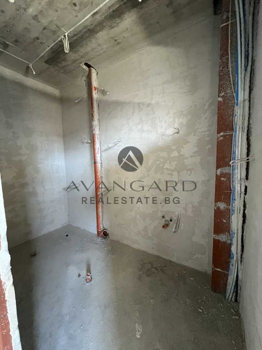 оф.22530 Триетажна Къща с АКТ 16 Остромила