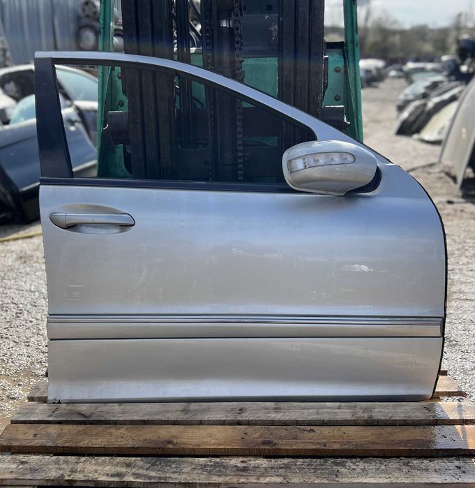 Предна врата за Mercedes C-Class W203 / Мерцедес Ц-Класа 2004г