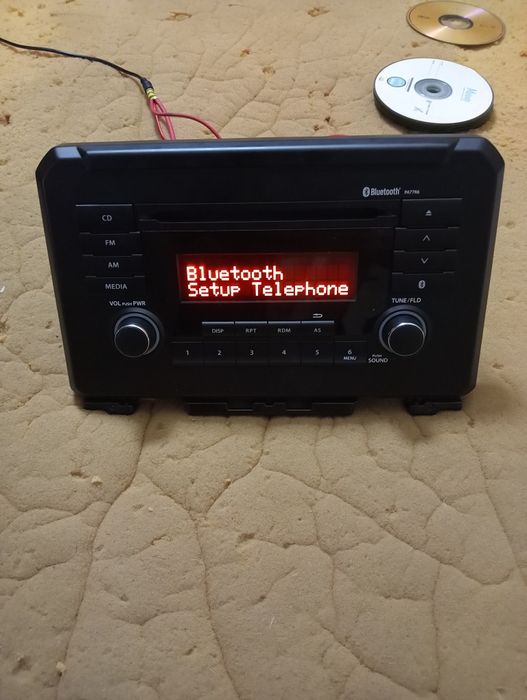 Продам штатную магнитолу.