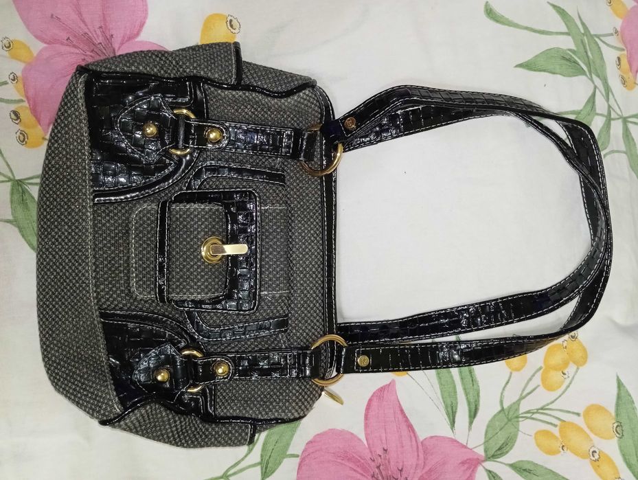 Geanta eleganta Charlotte Reid London gri cu insertii aurii, moderna