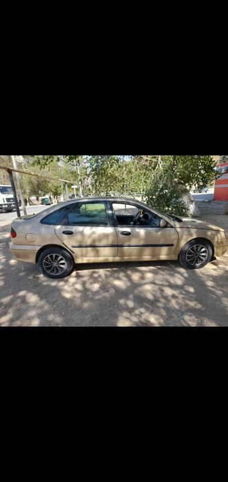 Машина Рено лагуна