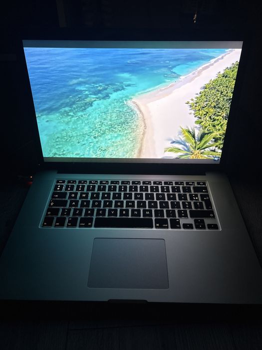 Mac Book pro 15 inch