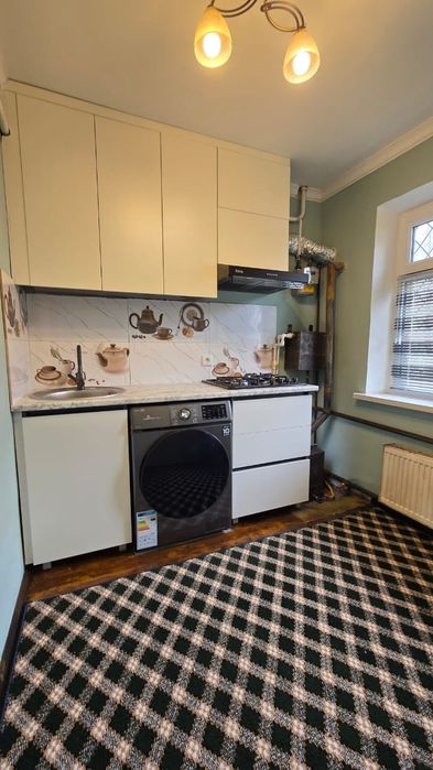 KIUF да 1 хона 2 хона қилинган квартира ижарага берилади!