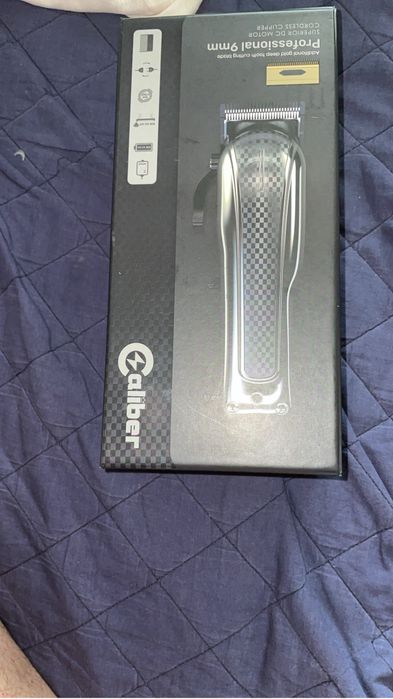 Mașină de tuns Caliber 9mm