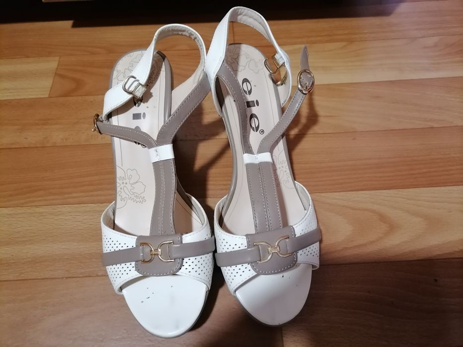 Обувь женская сапоги