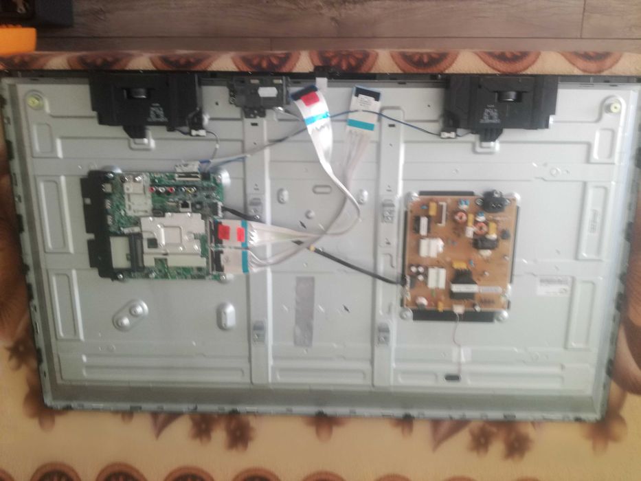 Продавам части без матрицата  от Телевизор LG 43"UM7000PLA