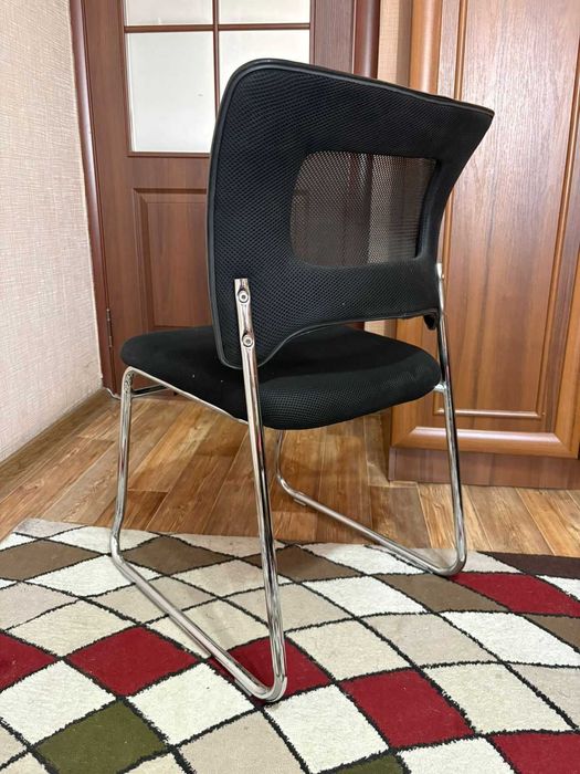 Офисный стул кресло