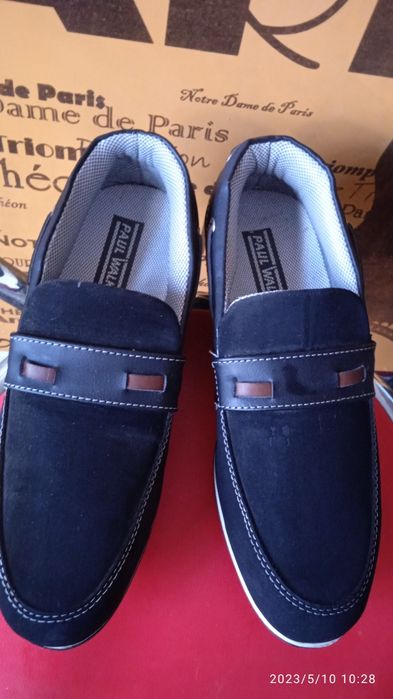 Нови мъжки обувки от естествена кожа.