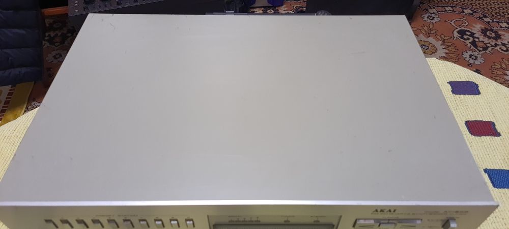 Akai am-u55 si Akai at-s55