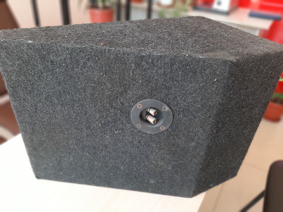 Сабвуфер на авто WOW