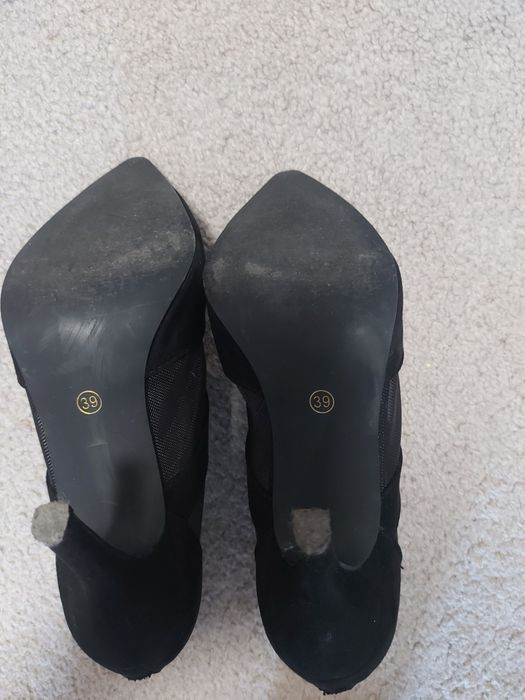 Дамски обувки с висок ток