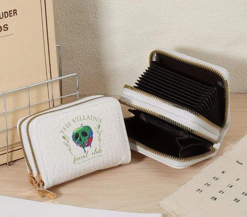 Дамски портфейл с отровната ябълка