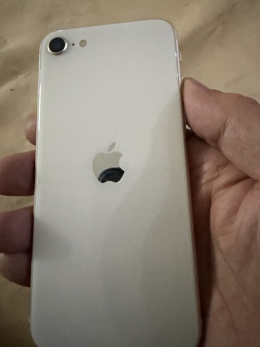 Продам айфон SE 2022 64 silver